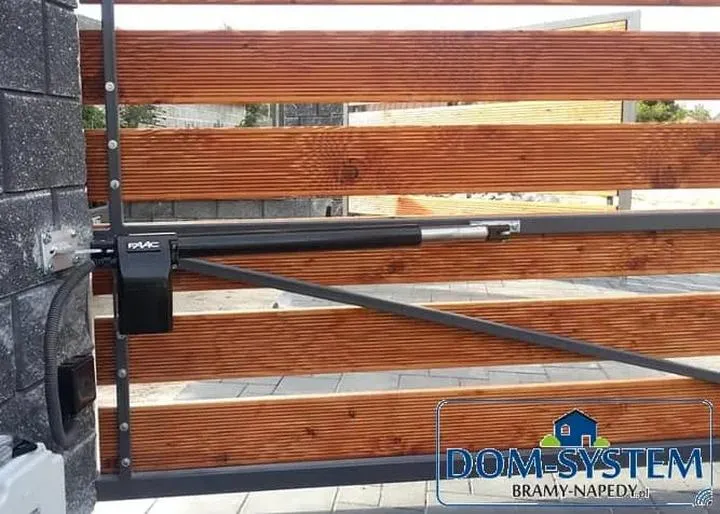 Koszty montażu siłowników do bramy