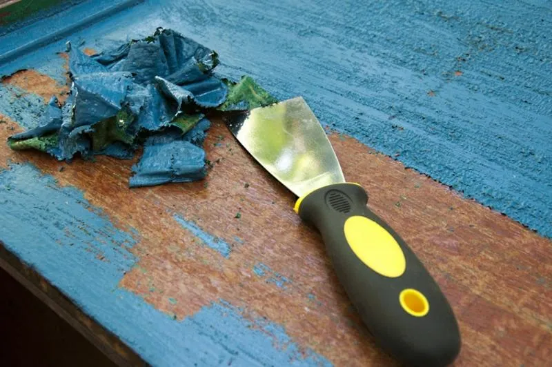 Środki chemiczne do usuwania farby